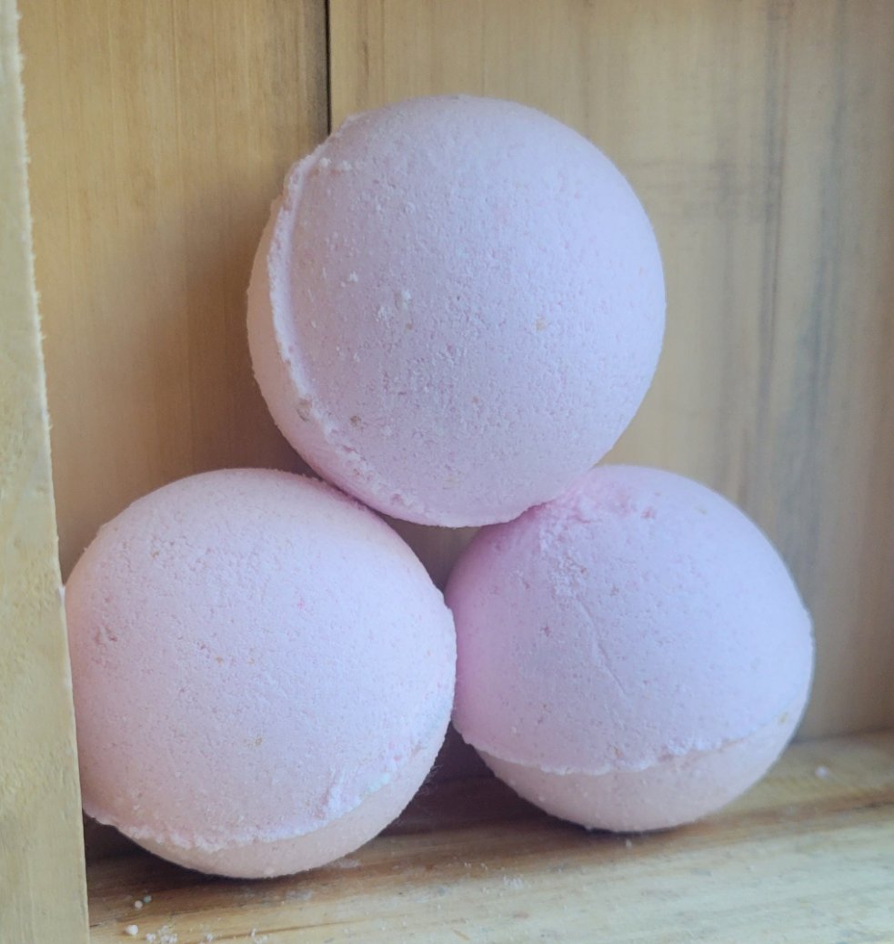 Cranberry Fig fragranced soothing bath bomb