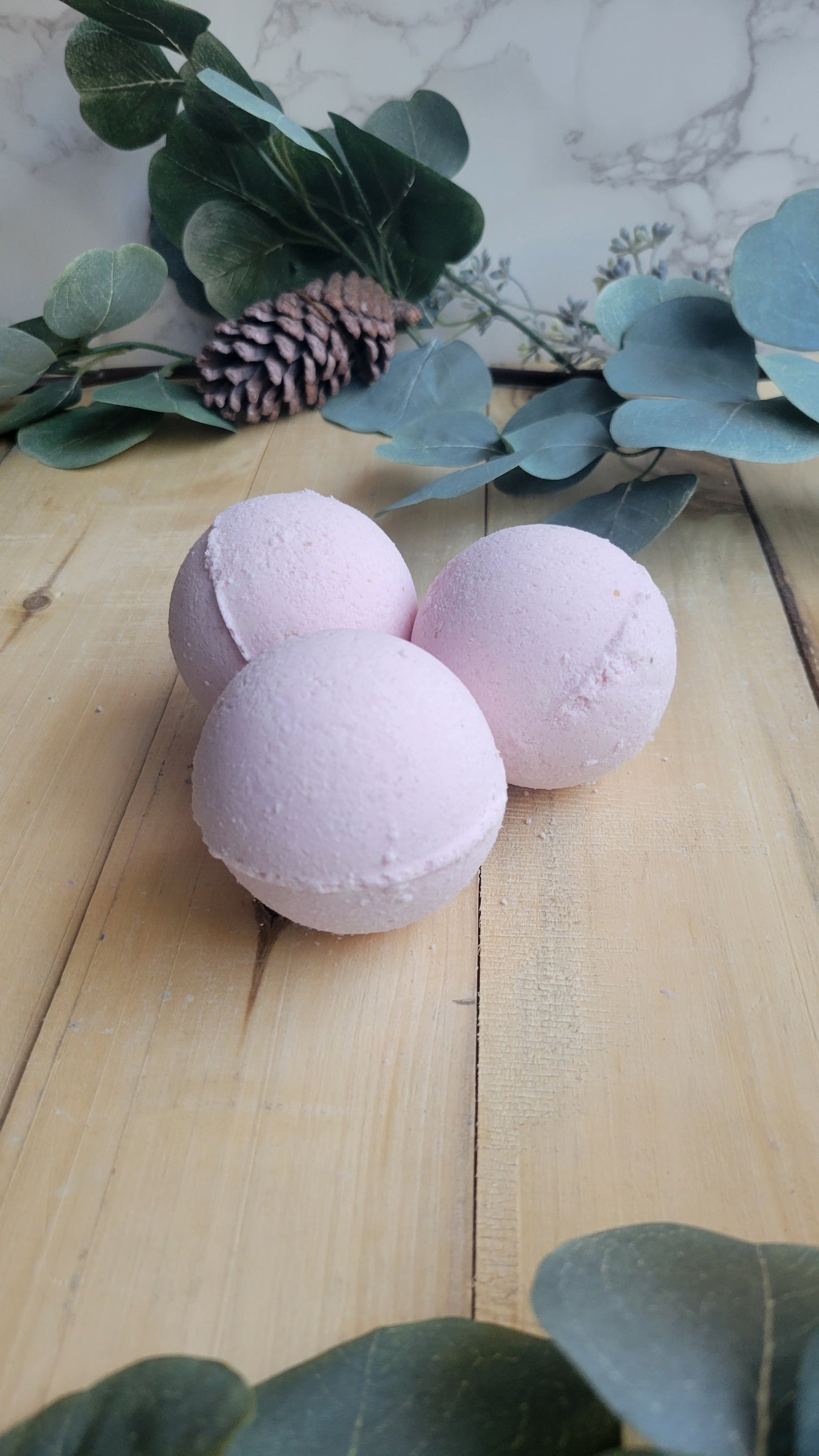 Cranberry Fig fragranced soothing bath bomb