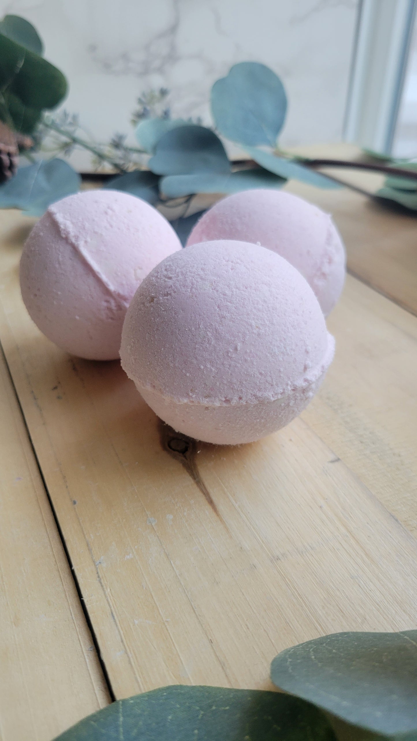 Cranberry Fig fragranced soothing bath bomb