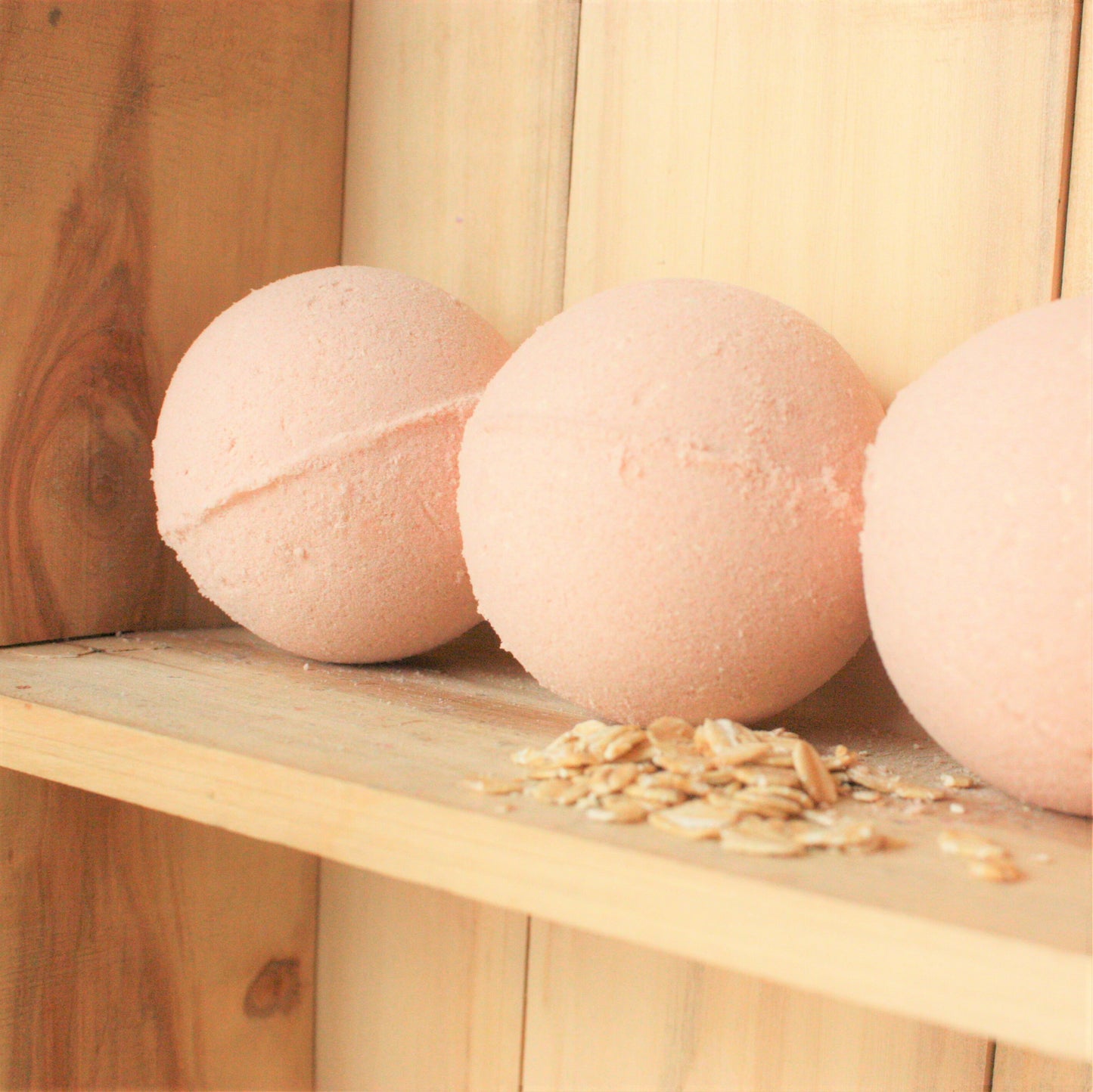 Oatmeal, Milk & Honey fragranced soothing bath bomb